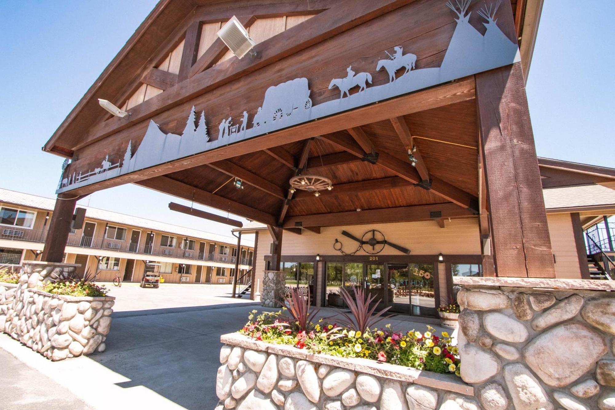 غرب يلوستون Brandin' Iron Inn المظهر الخارجي الصورة