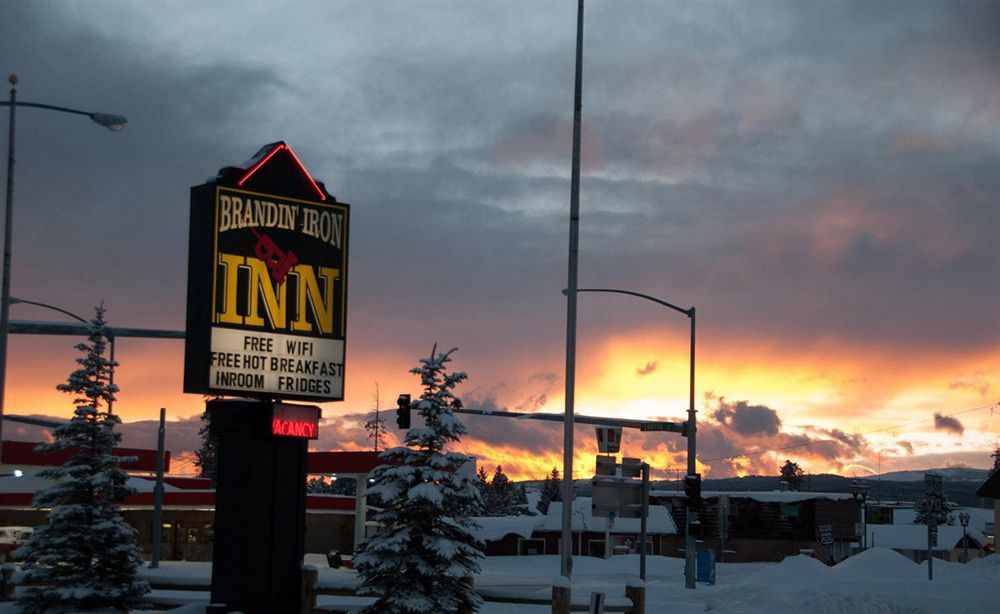غرب يلوستون Brandin' Iron Inn المظهر الخارجي الصورة